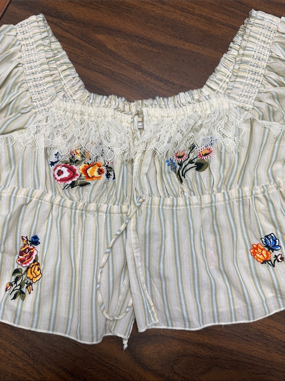Kimchi Blue Women’s Cream Striped Peasant Top and shorts SET with Embroidery - Picture 5 of 9